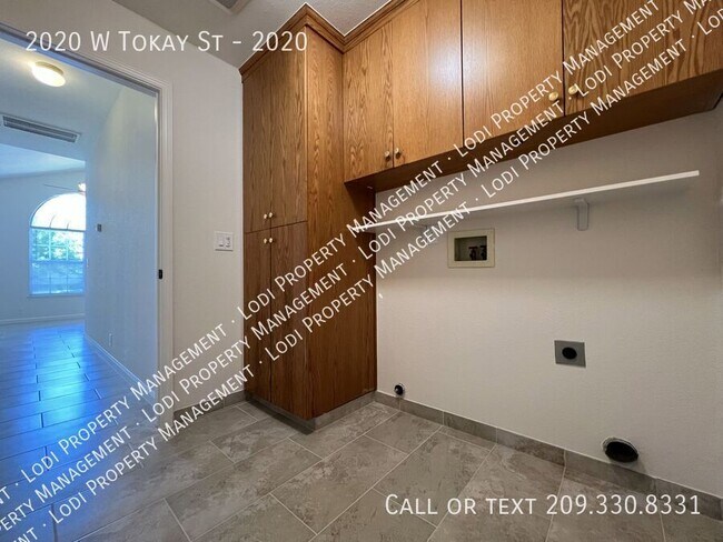 Building Photo - 2020 W Tokay St