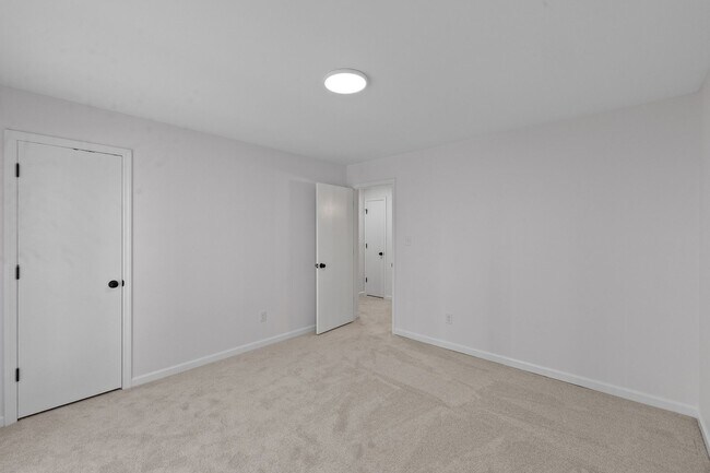 Building Photo - Newly Renovated 2 Bed, 1 Bath in Downtown Wake Forest!
