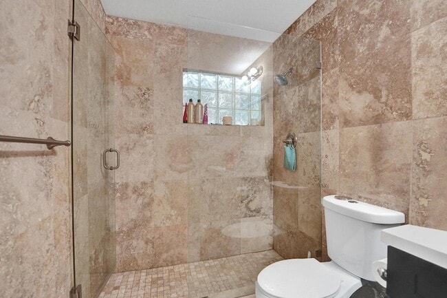 Building Photo - 3322 McKinley St