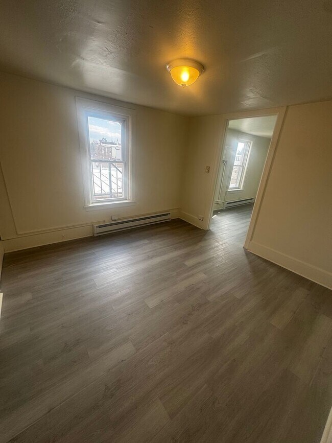 Building Photo - 222 N 12th St