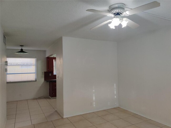 Building Photo - 1 bedroom in Hollywood FL 33020