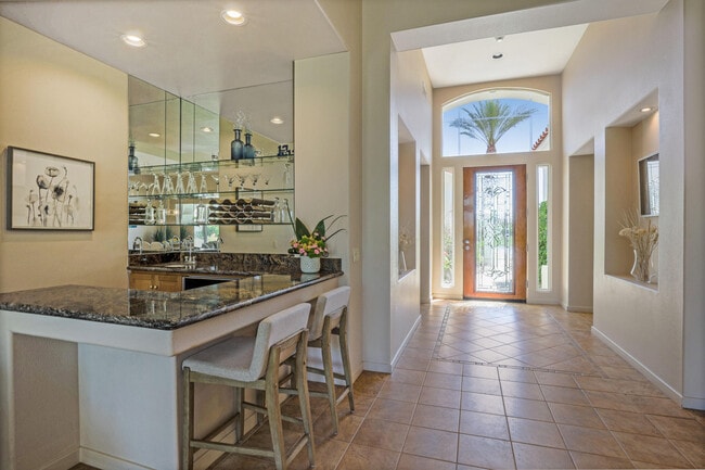 Building Photo - 701 Indian Ridge Dr