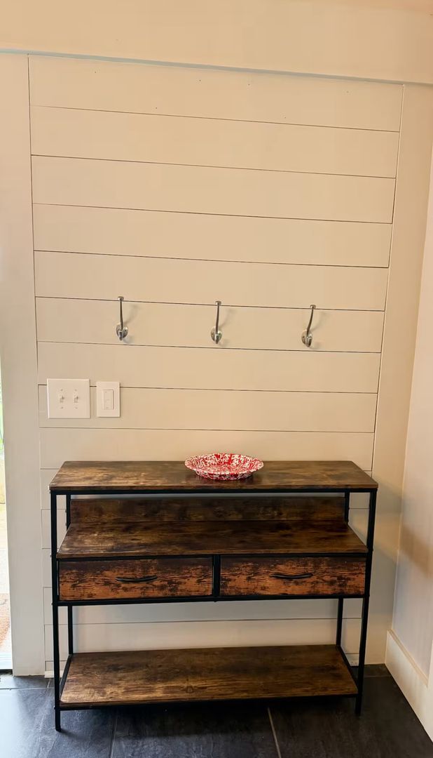 Building Photo - MOVE IN READY!!