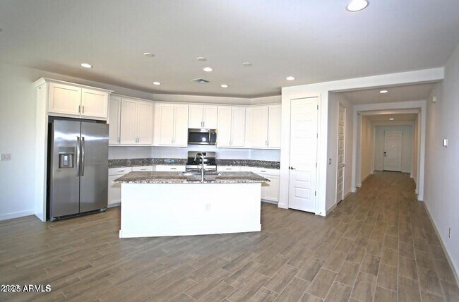 Building Photo - 2558 W Pecan Rd
