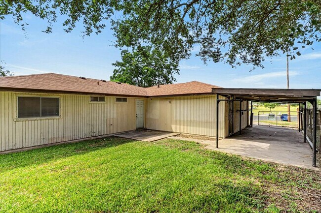 Building Photo - 1622 La Joya St