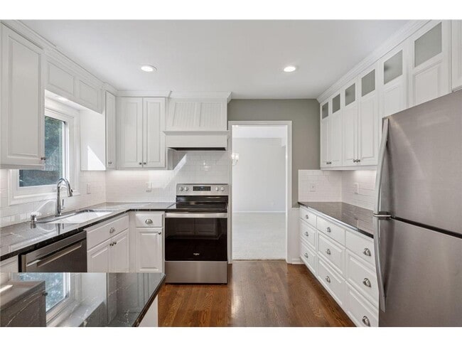 Building Photo - 16091 Highwood Dr