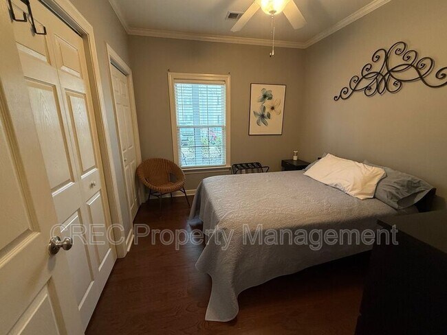 Building Photo - 1202 Grove Park Dr