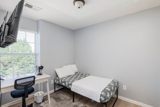 Building Photo - 425B6 Summit Terrace Ct