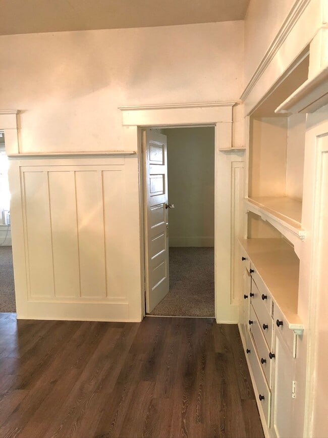 Building Photo - Adorable 7 bedroom house directly across from Chico State! Available July!