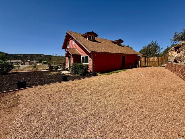 Building Photo - 4-BR Home with Horse Privileges in Apple Valley