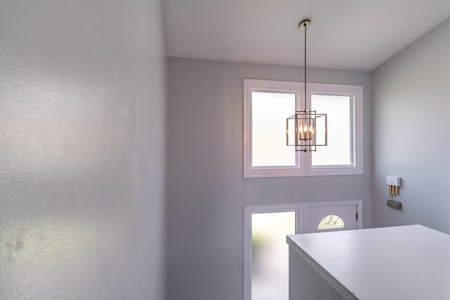 Building Photo - 731 Hibbard Rd