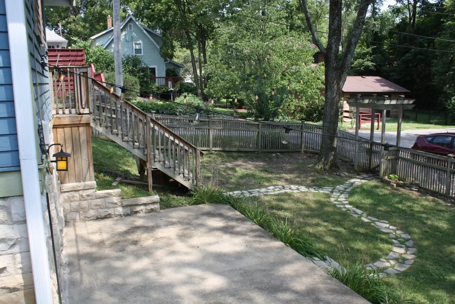 Building Photo - 810 E 1st St