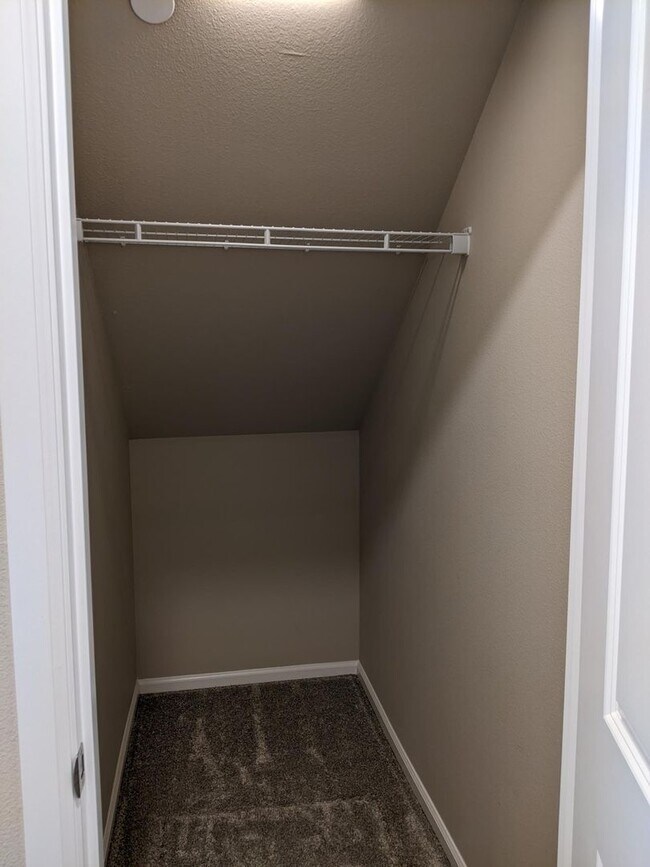 Building Photo - 4/2.5 Townhouse for rent in DuPont!