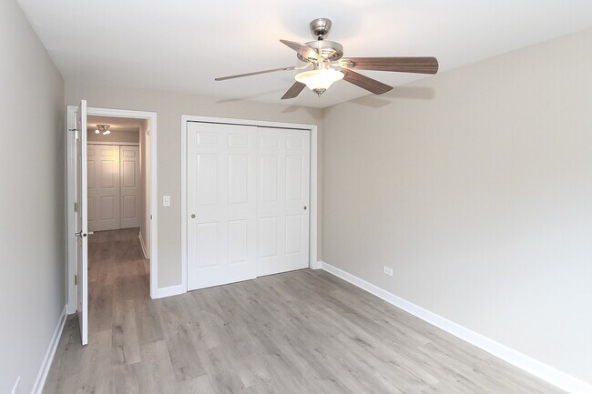 Building Photo - 677 S River Rd