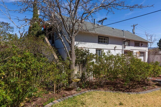 Building Photo - 1119 Tijeras Ave NW