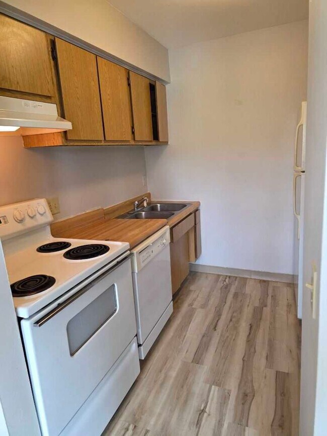 Building Photo - 6063 Briarcliff Path