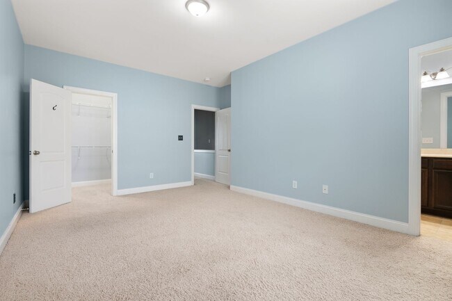 Building Photo - Gorgeous  3-bedroom townhome in North Raleigh!