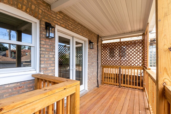 Building Photo - 5841 N Medina Ave