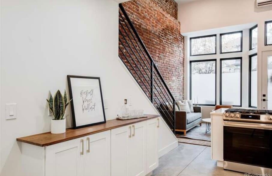 Building Photo - 807 E 22nd Ave