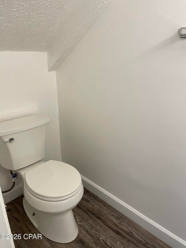 Building Photo - 2712 E 17th St