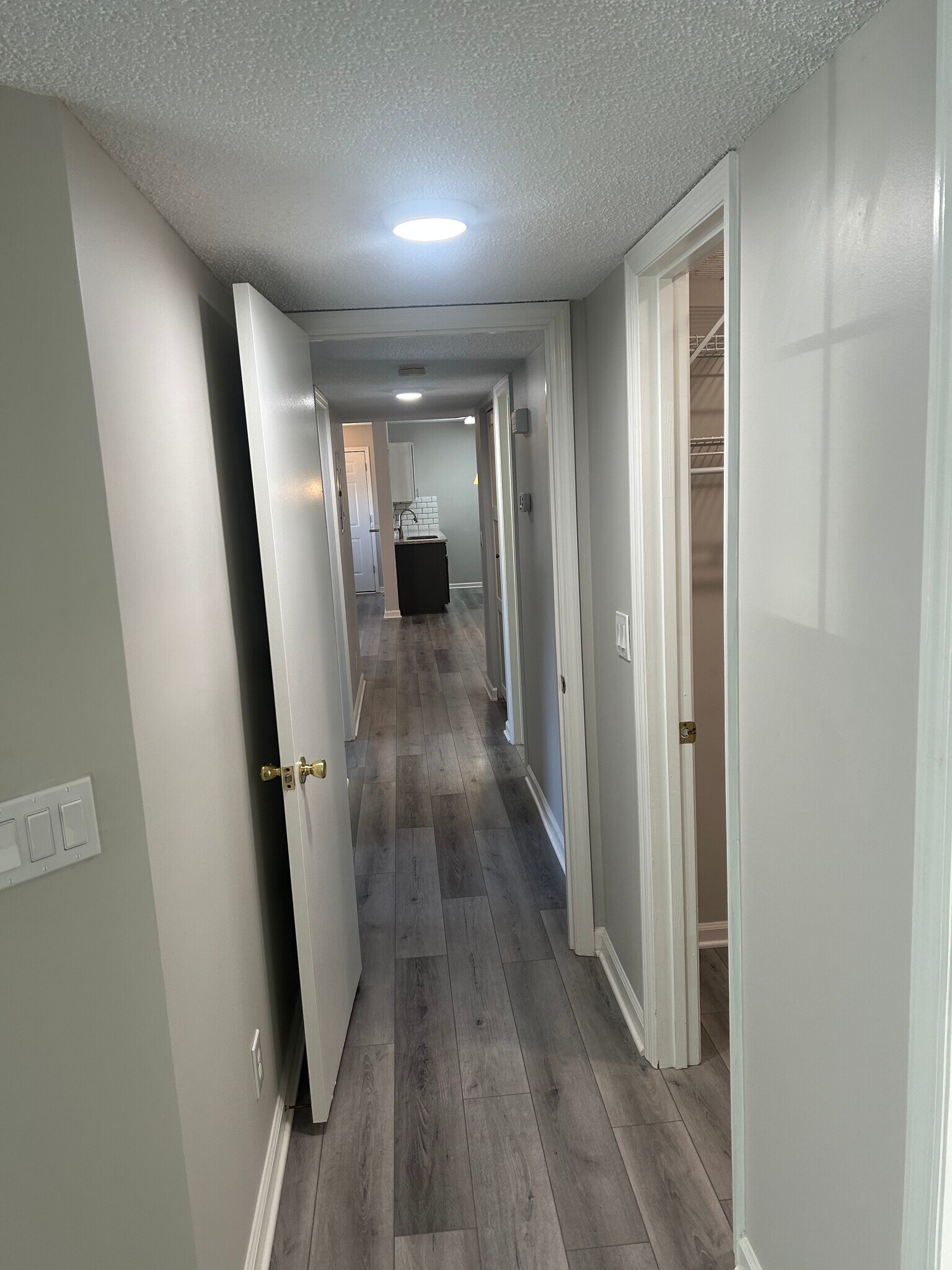 Building Photo - 8960 Duckview Dr