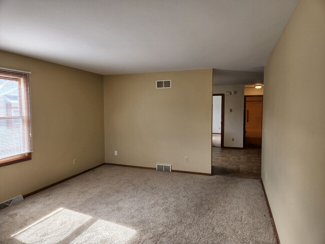 Building Photo - 500-504 Kings Lynn Rd