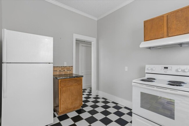 Building Photo - Spacious 2BR/1BA Lower-Level Apartment Near Downtown Savannah