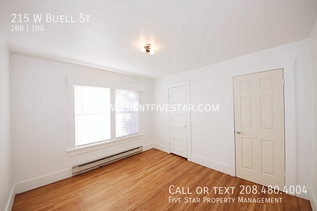 Building Photo - 2 Bedroom Upstairs Apartment With NEW Floo...