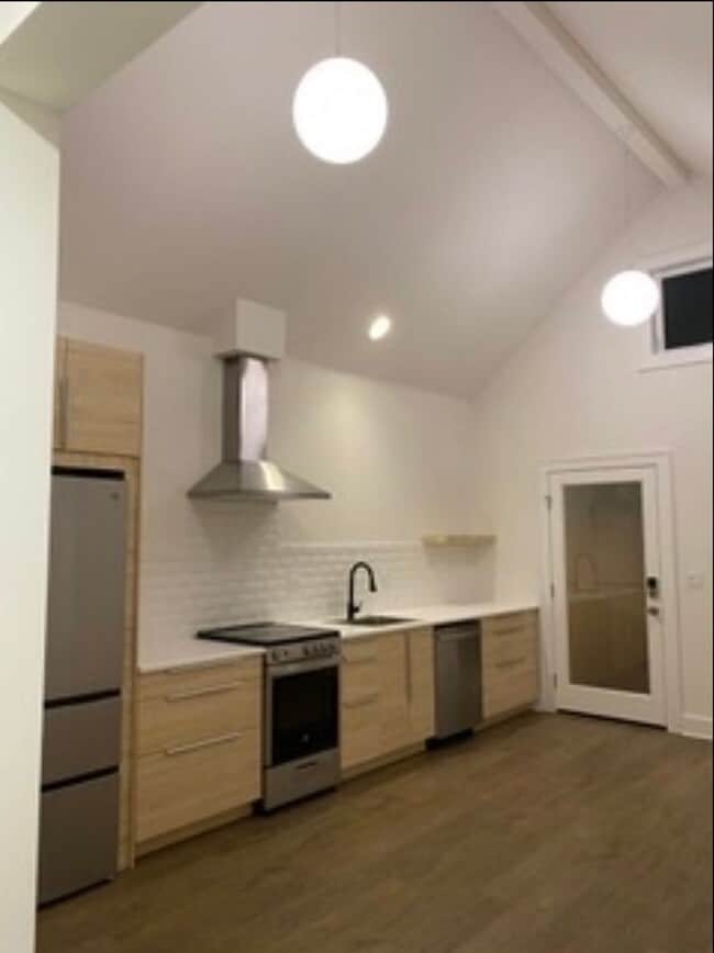 Building Photo - Knott House