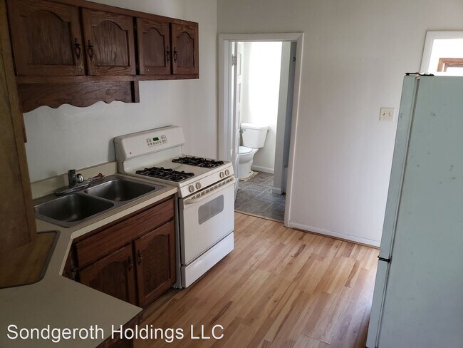 Building Photo - 2 br, 1 bath House - 404 4th St.