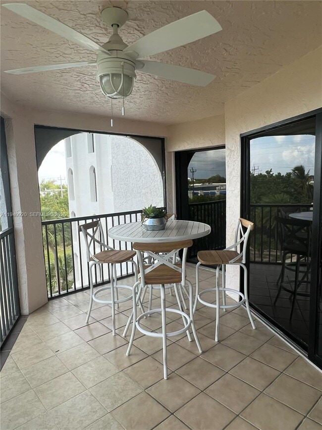 Building Photo - 1998 Overseas Hwy