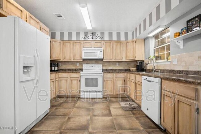 Building Photo - 313 Seal Ave