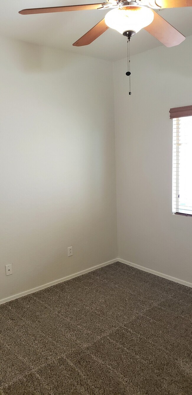 Building Photo - Stunning Laveen Village home with built-in...