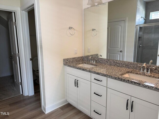 Building Photo - 529 Glenwyck Ct