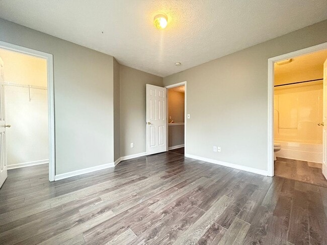 Building Photo - 209 Shadow Glen Dr