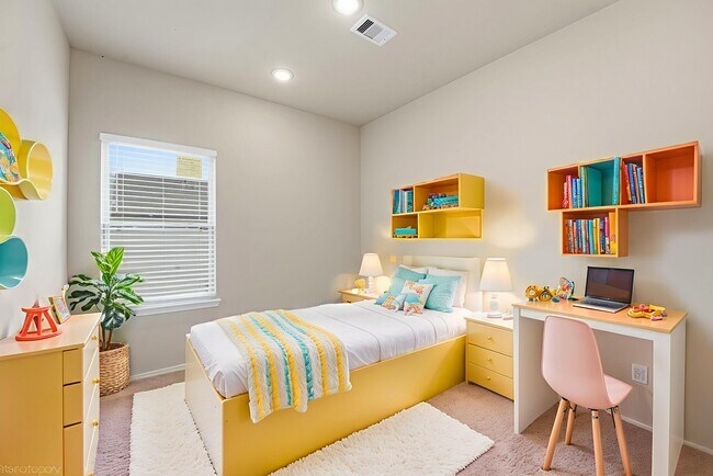 Building Photo - 15618 Sycamore Dr