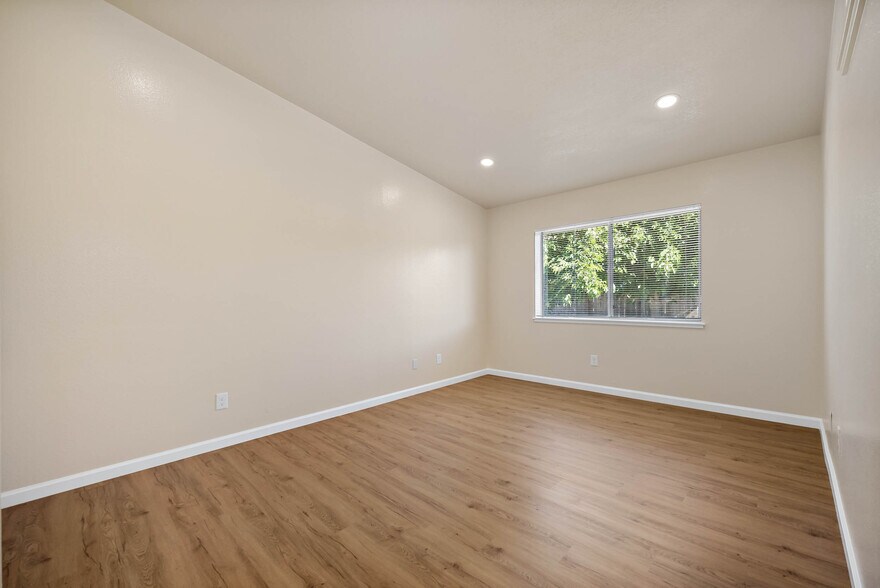 Building Photo - 1401 Prospect Way