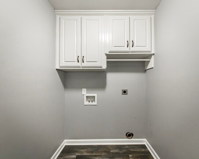 Building Photo - 31 Newcastle Dr