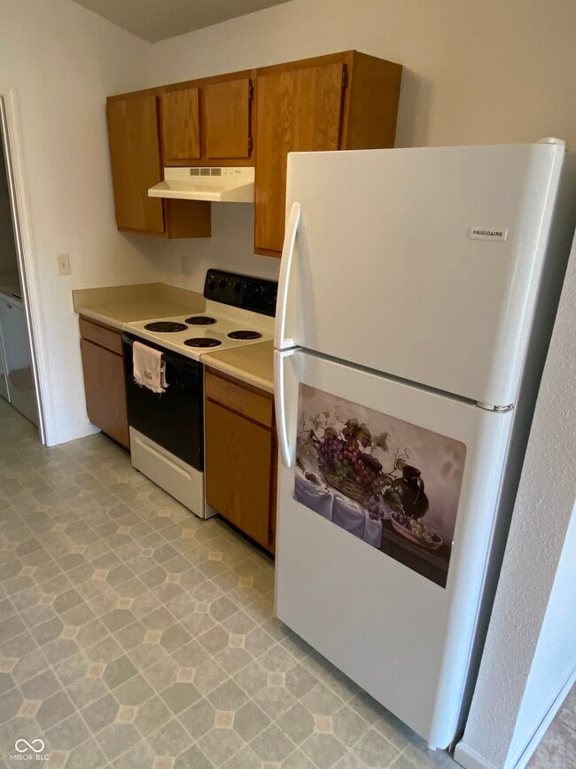 Building Photo - 5251 Bluff View Dr