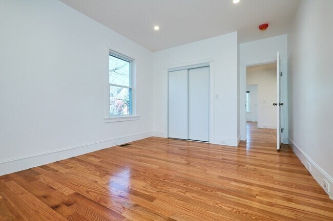 Building Photo - 221 White St