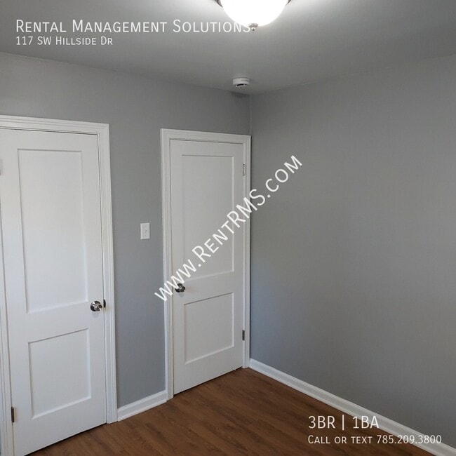 Building Photo - 117 SW Hillside Dr