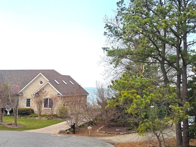 Building Photo - 103 Shawnee Cir