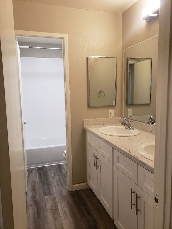 Building Photo - Bright & Updated Townhome for Rent in Santee