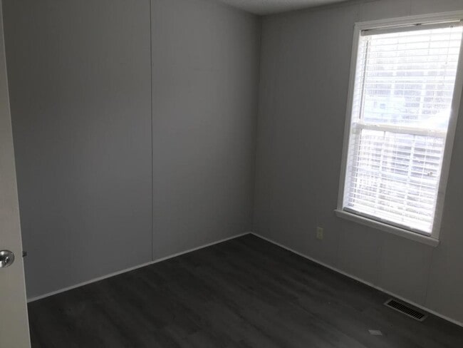 Building Photo - 307 Tammy Lynn Cir