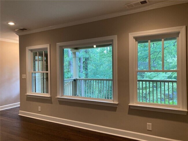 Building Photo - 49 Putnam Cir NE