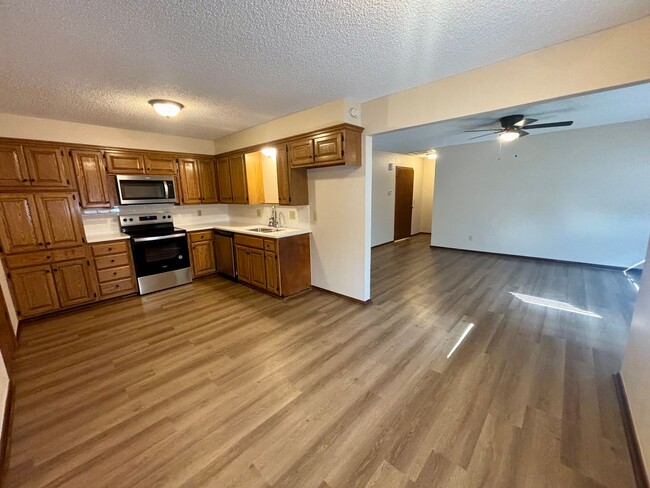 Building Photo - Beautiful 2 Bed 1 Bath Home in Downtown Ed...