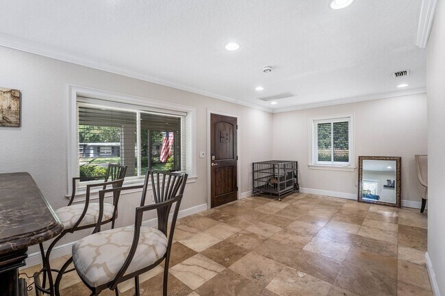 Building Photo - Hourglass District ~ Gorgeous 3/2.5 home w...