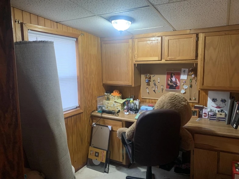 extra room/space - 2901 W Virginia St
