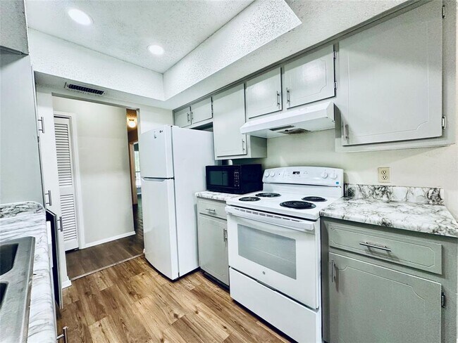 Building Photo - 1504 Sagebrush Dr
