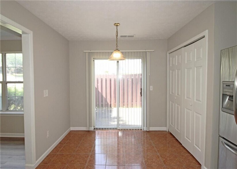 Building Photo - 1334 Ambercrest Way